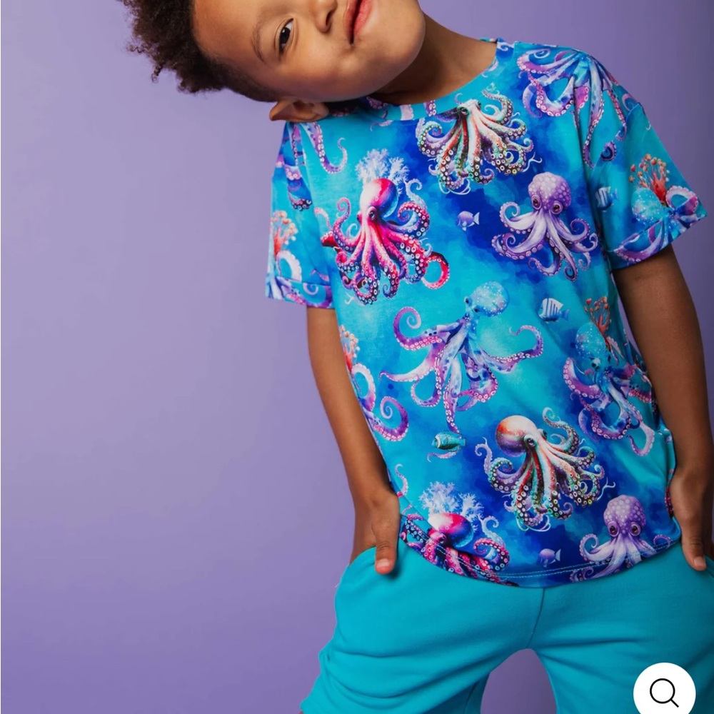 Bums and Roses Colorful Octopus short sleeve t shirt and shorts 4T